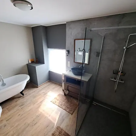 Aux Alouettes 度假居 Landelies